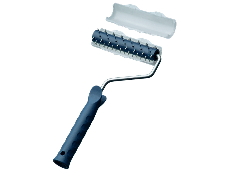 Щетка ручная шипастая роликовая со стальными штифтами на пластиковом ролике, с защитным кожухом