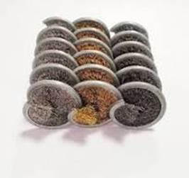 Спиральная винтообразная щетка ворсом внутрь для очистки проволоки