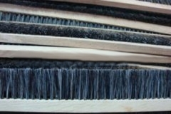 Щетка-планка используется в стекольном производстве